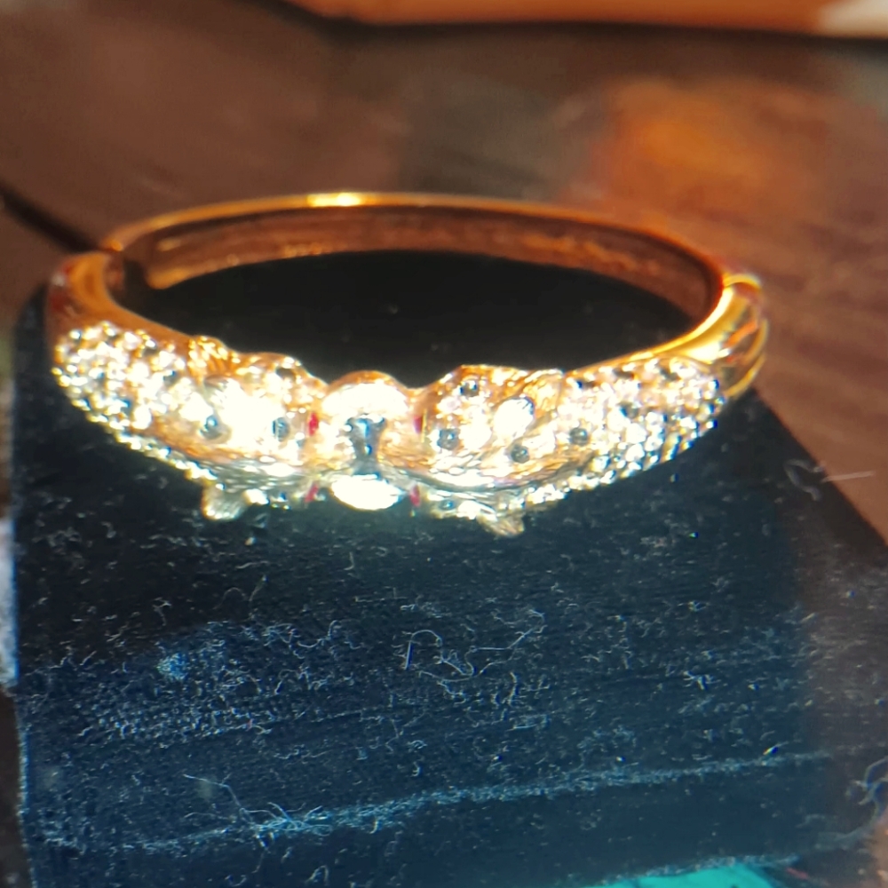 Vintage leopard bangle with glistening diamonds and Ruby eyes